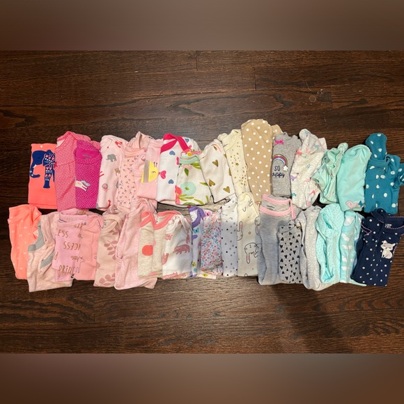 35 Onesies Newborn / 0-3 - Picture 1 of 4